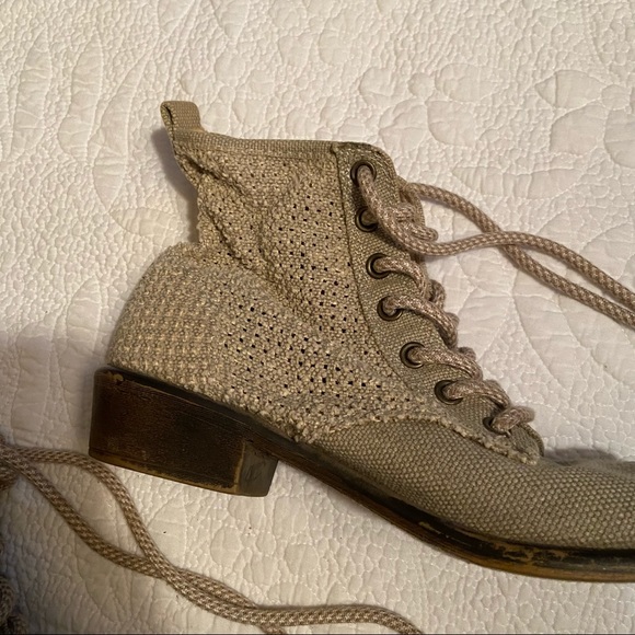 DIRTY LAUNDRY WOVEN BOOTIES, Size 7 - Picture 3 of 9